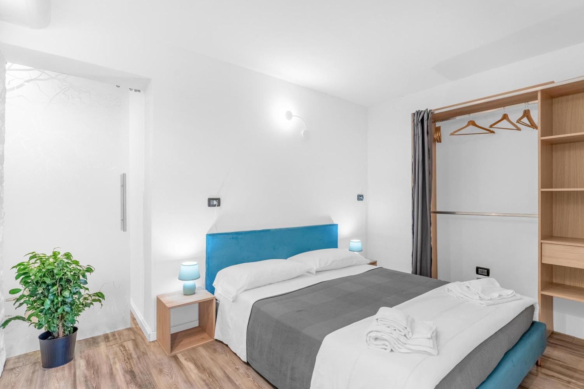 -Free Pool And Parking- Garda House Apartments 카스텔누보델가다 외부 사진