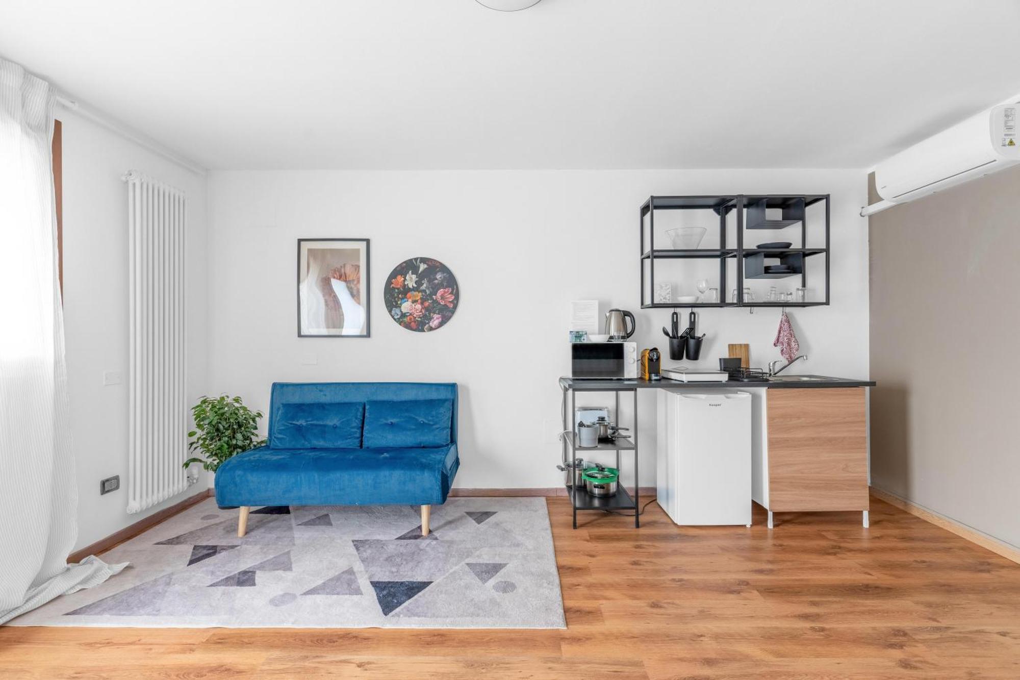 -Free Pool And Parking- Garda House Apartments 카스텔누보델가다 외부 사진