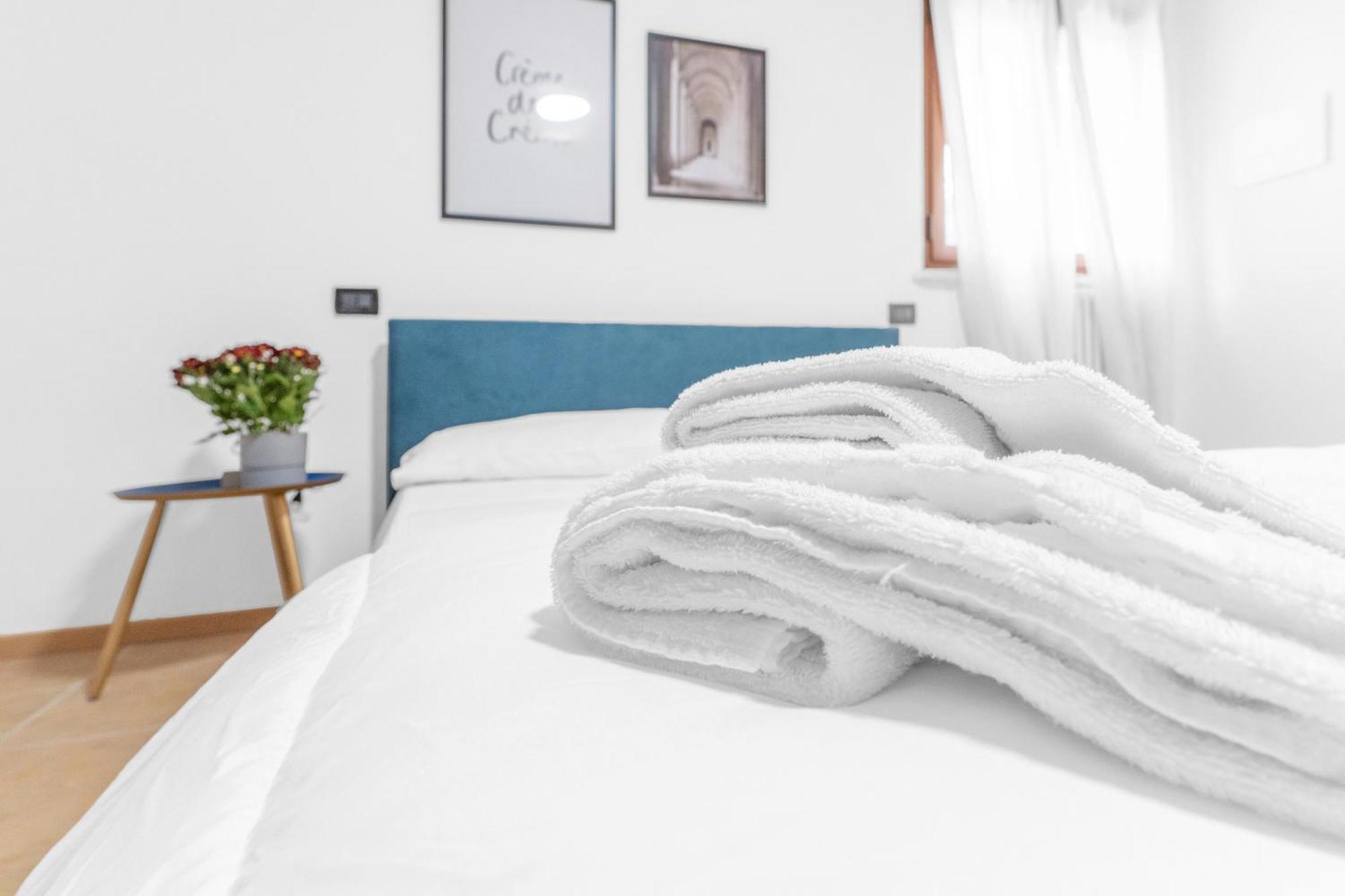 -Free Pool And Parking- Garda House Apartments 카스텔누보델가다 외부 사진