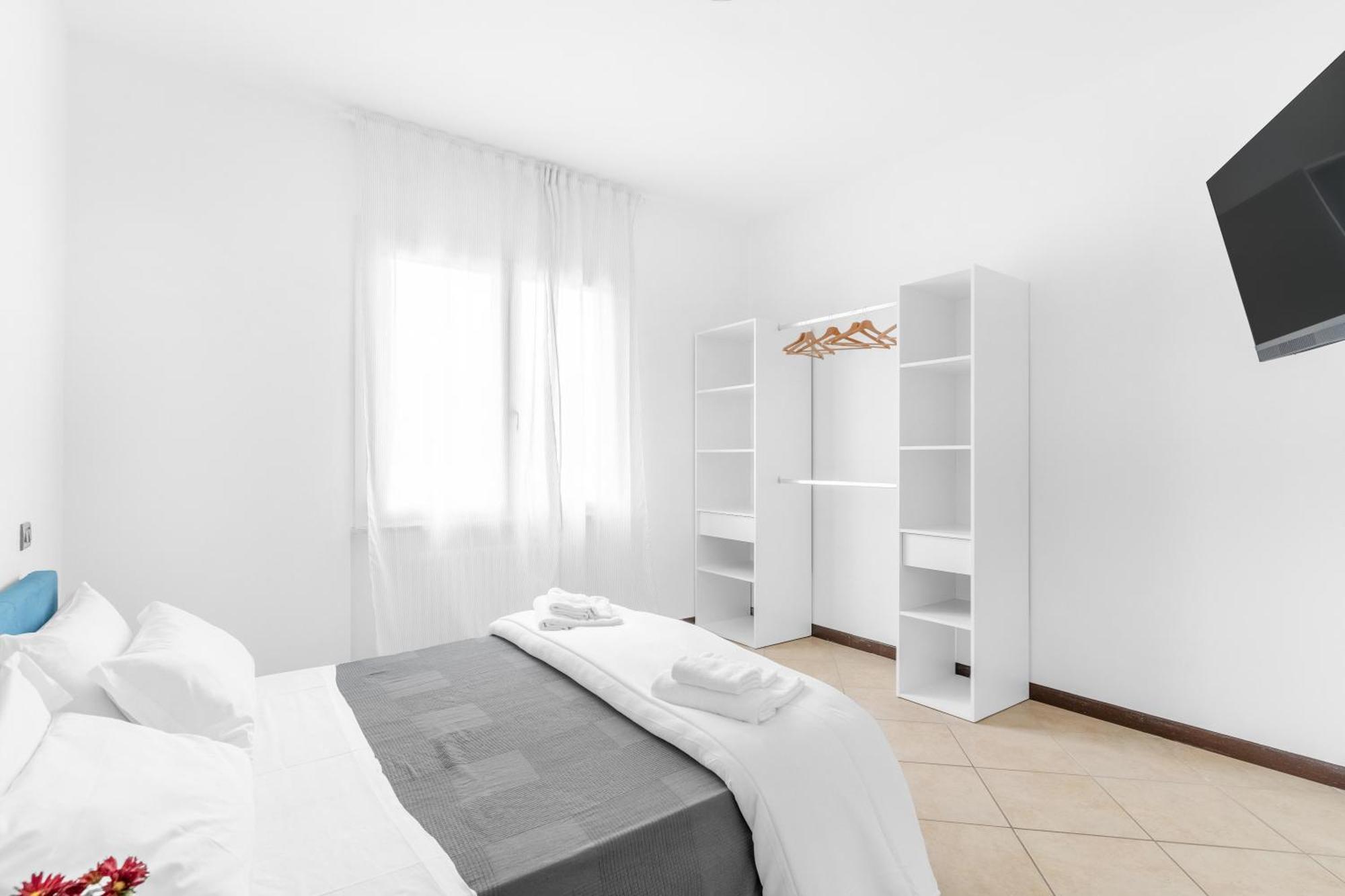 -Free Pool And Parking- Garda House Apartments 카스텔누보델가다 외부 사진