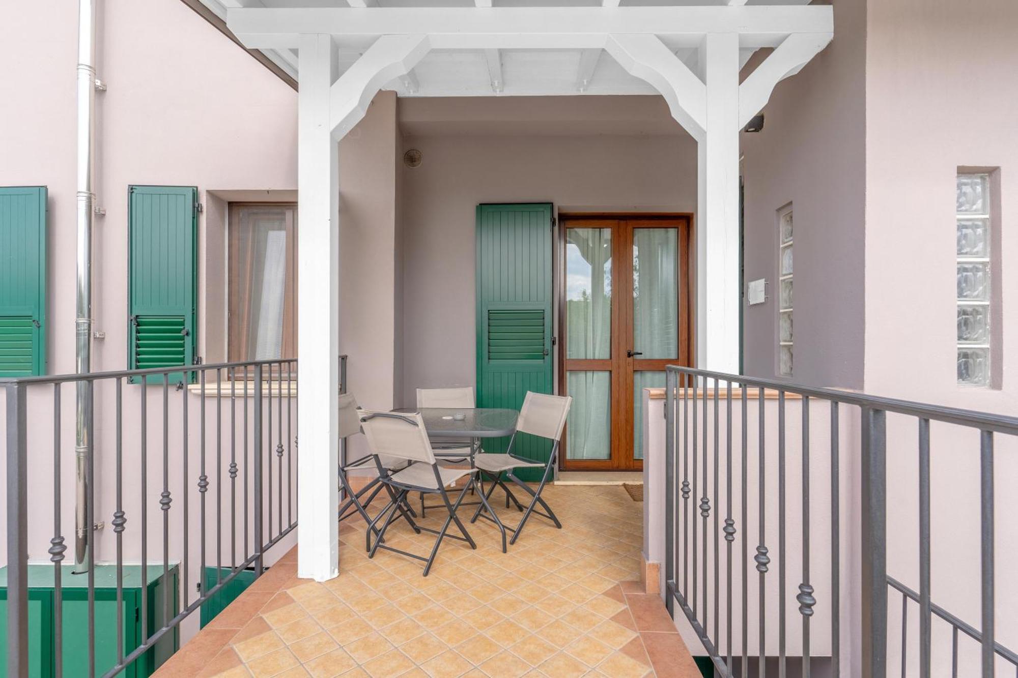 -Free Pool And Parking- Garda House Apartments 카스텔누보델가다 외부 사진