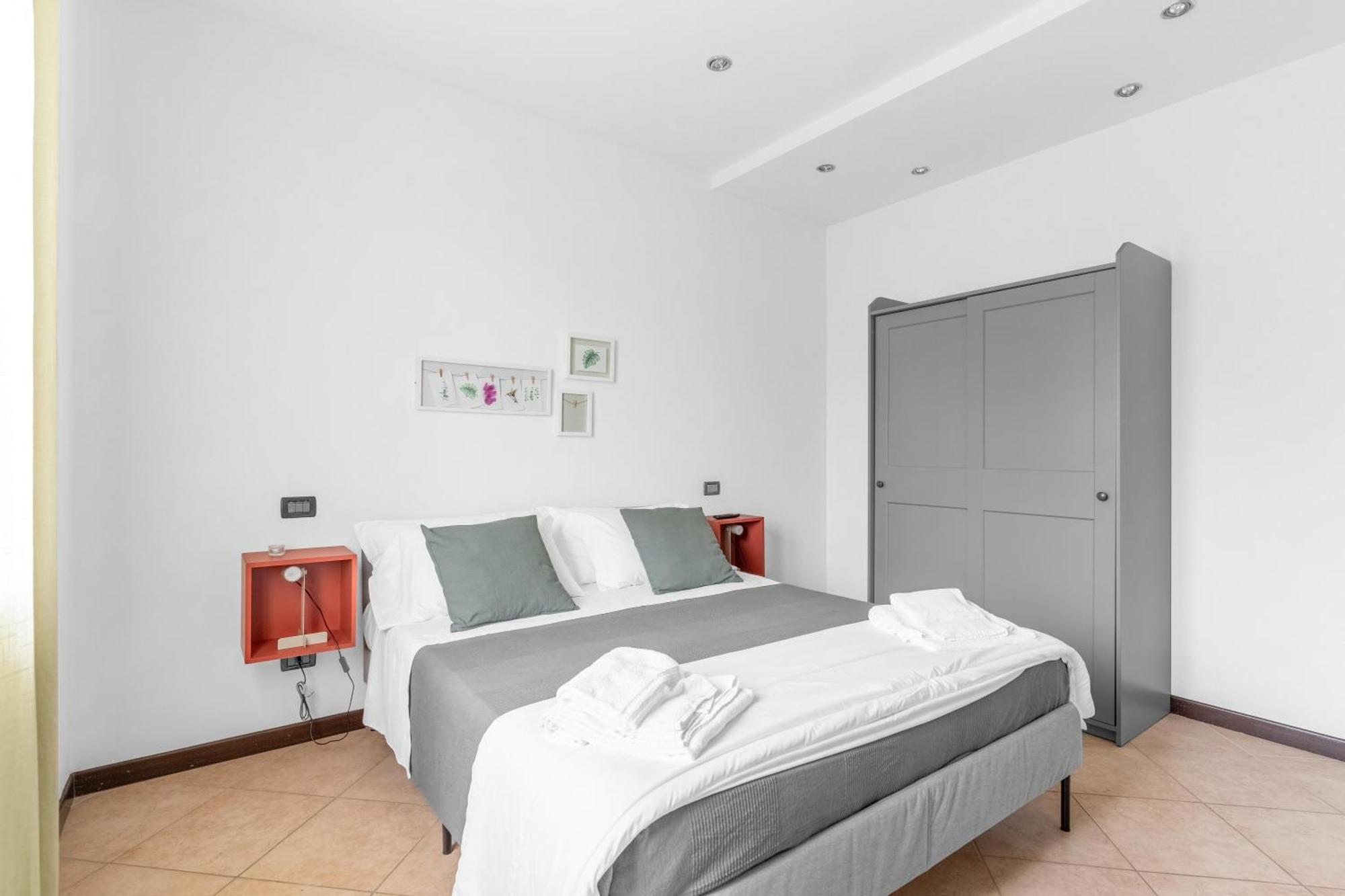-Free Pool And Parking- Garda House Apartments 카스텔누보델가다 외부 사진