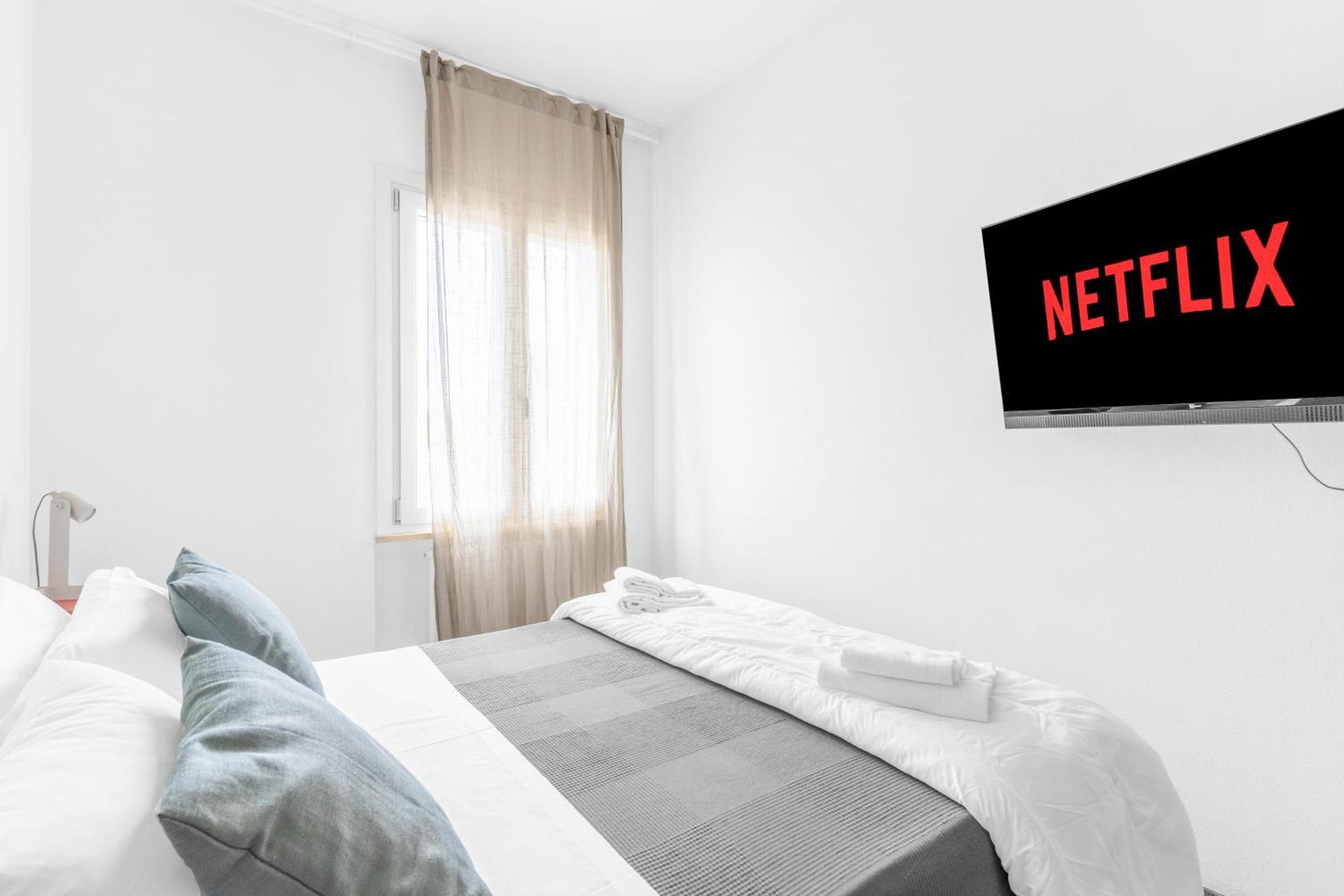 -Free Pool And Parking- Garda House Apartments 카스텔누보델가다 외부 사진