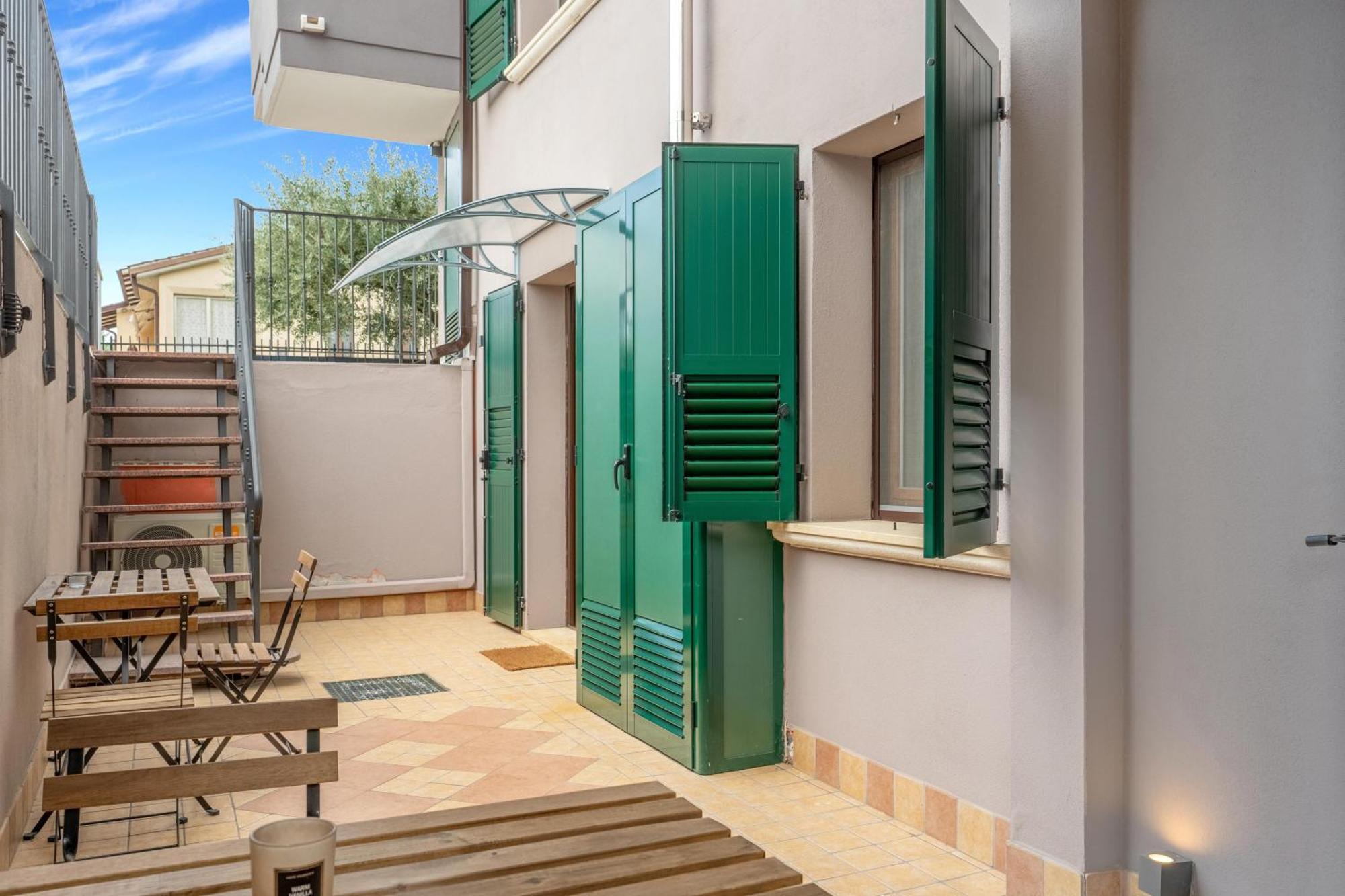 -Free Pool And Parking- Garda House Apartments 카스텔누보델가다 외부 사진