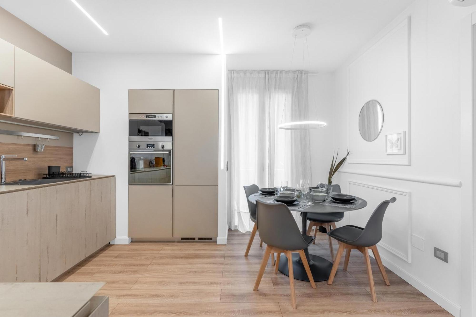 -Free Pool And Parking- Garda House Apartments 카스텔누보델가다 외부 사진